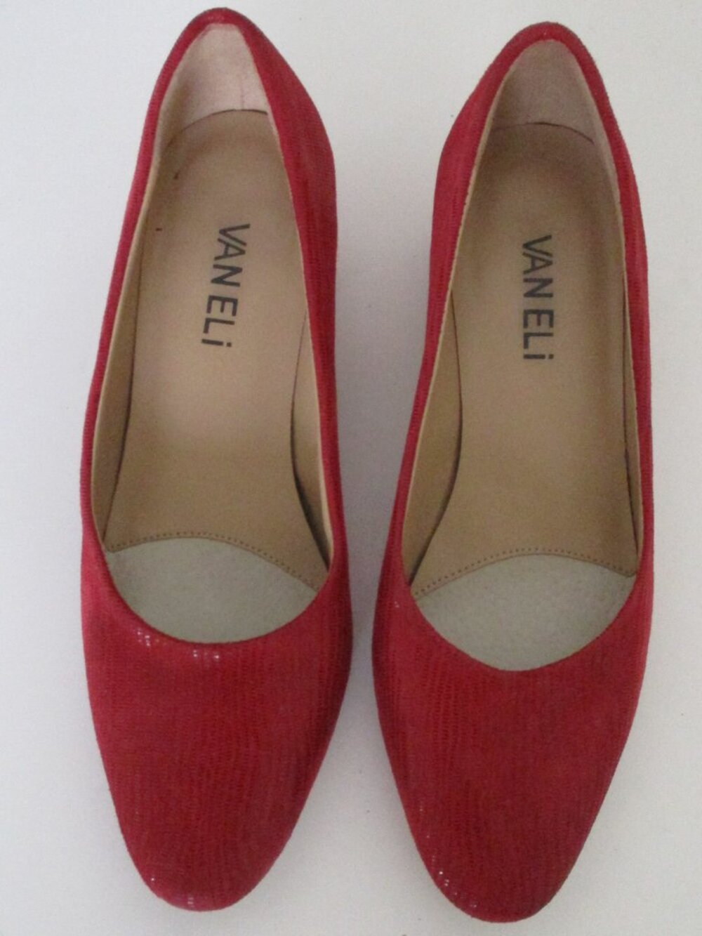 Van Eli Womens Red Embossed Snakeskin Textile 1.25" Low-Heel Pump Shoe - Size 4M - Picture 6 of 8